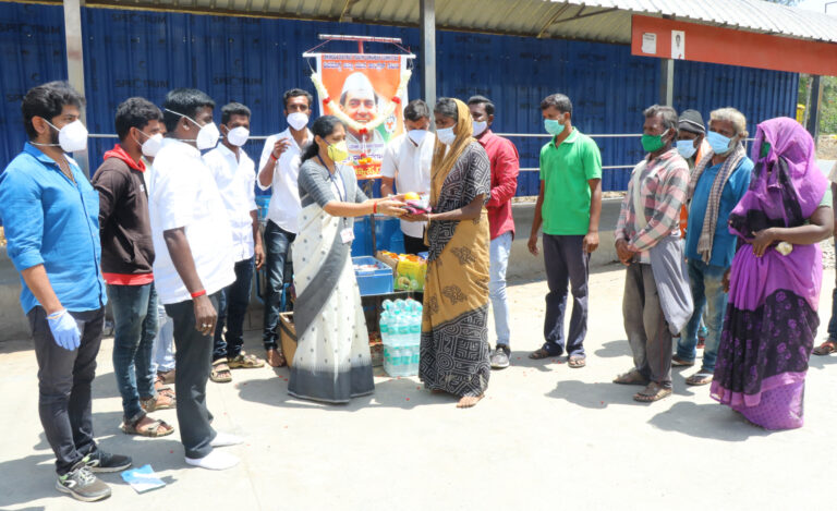 21-Rajiv gandi jayanti-yuva congress samiti-bus stand (4)