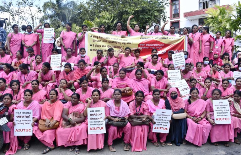 27 Asha karyakarteyara protest-dc office- (2)