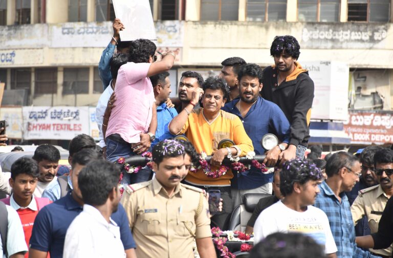 7-shivaraj kumar road show-bh road (3)