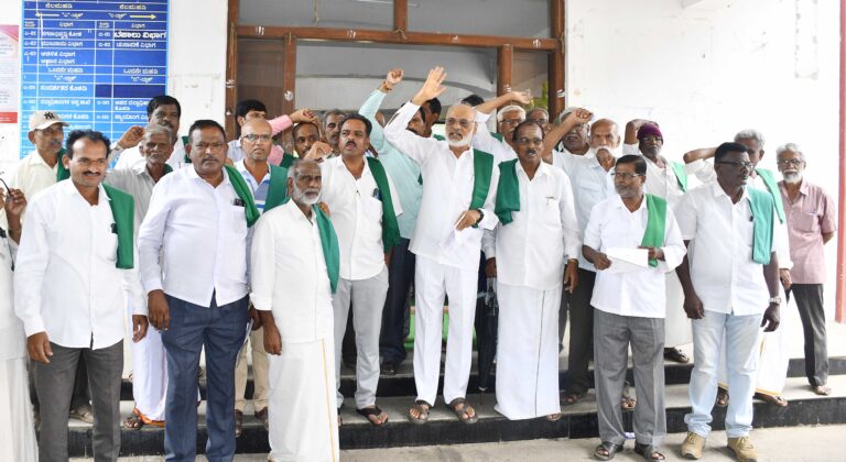 01-Raita sanga protest-dc office (1)