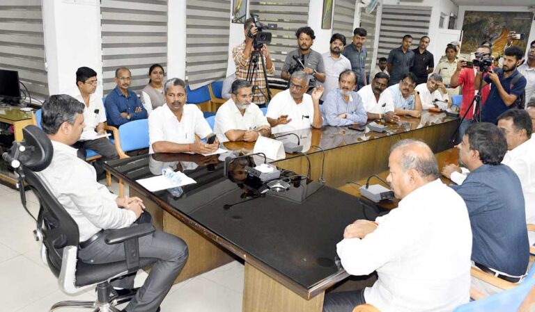 2-bjp -dc office manavi-charche (1)