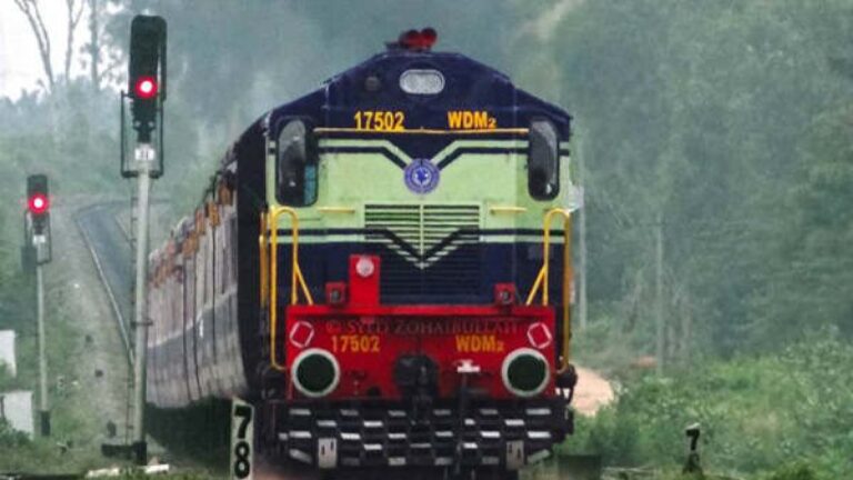 06-1420520573-18-28-railway