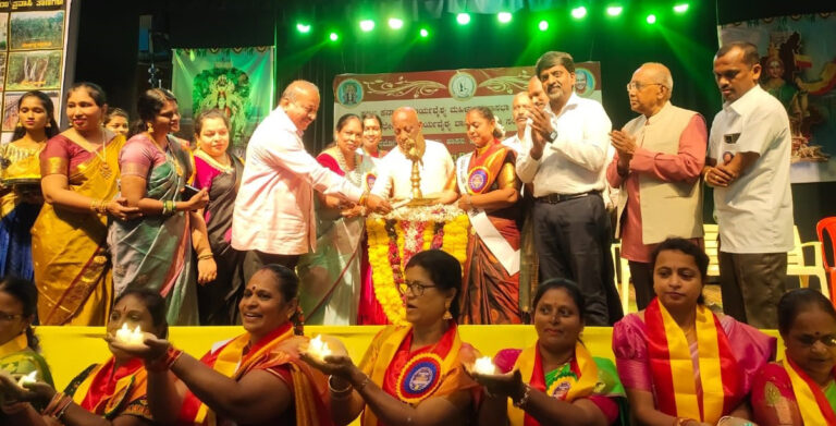 01-Arya vaishaya mahila samavesha-kuvempu ranga mandira