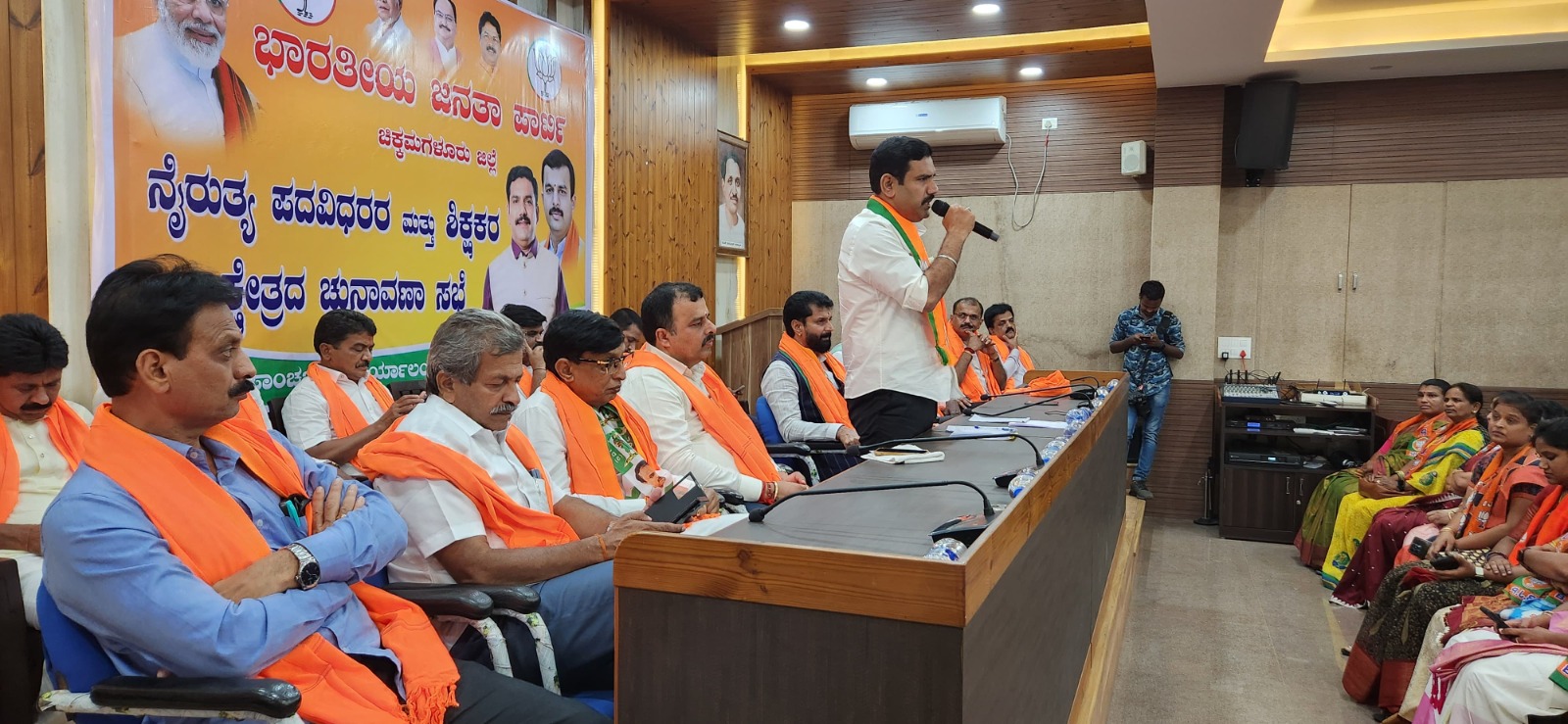 f92a6617-3929-4dc3-b73c-a800c13ca33e