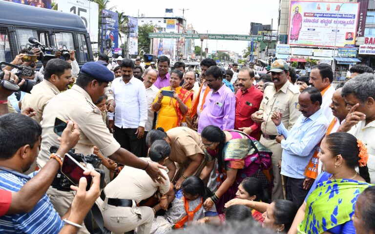 20-bjp protest-bandana (2)