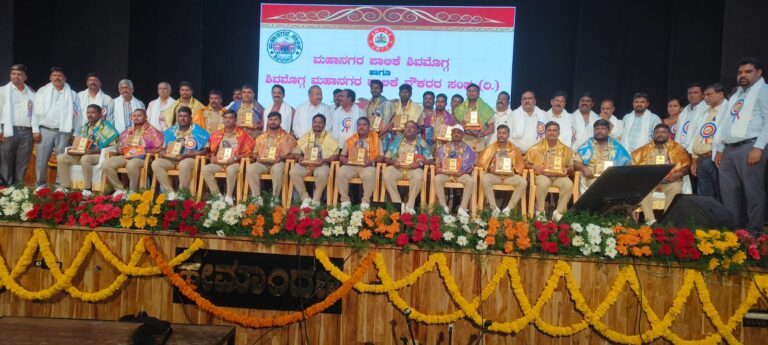 ISH Distribute Sweetboxes to shivamogga Pourakarmikas